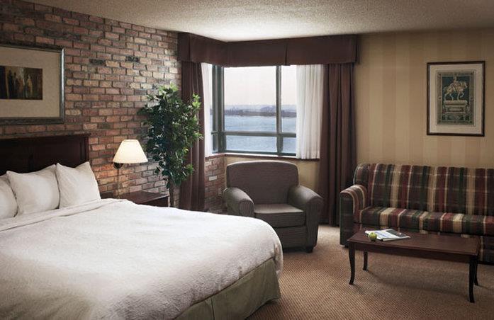 Waterfront Hotel Downtown Burlington Oda fotoğraf
