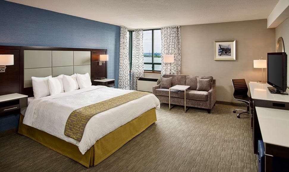 Waterfront Hotel Downtown Burlington Oda fotoğraf