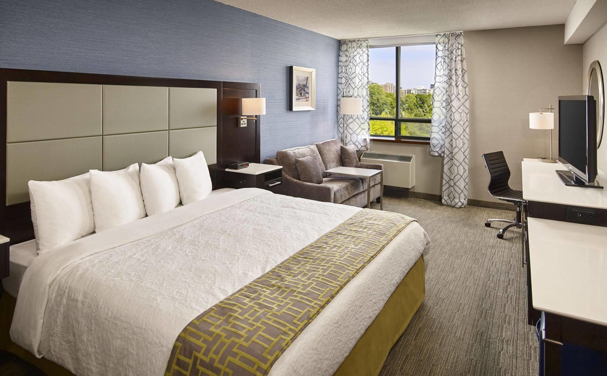 Waterfront Hotel Downtown Burlington Dış mekan fotoğraf
